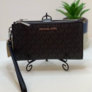 NWT. Michael Kors Jet Set Travel Double Zip Wristlet